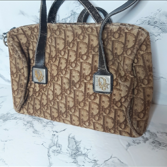 Dior vintage monogram handbag
100% Authentic
